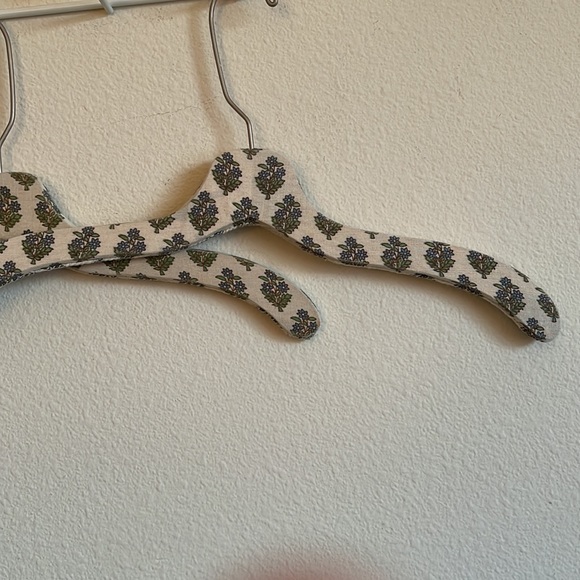 FLASH SALE - Free people hangers - Picture 3 of 4